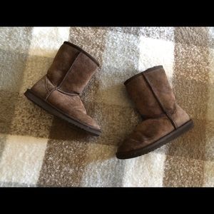 Size 5 brown Ugg short boots